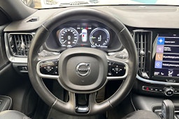 musta Volvo V60 2020 kuva 19.