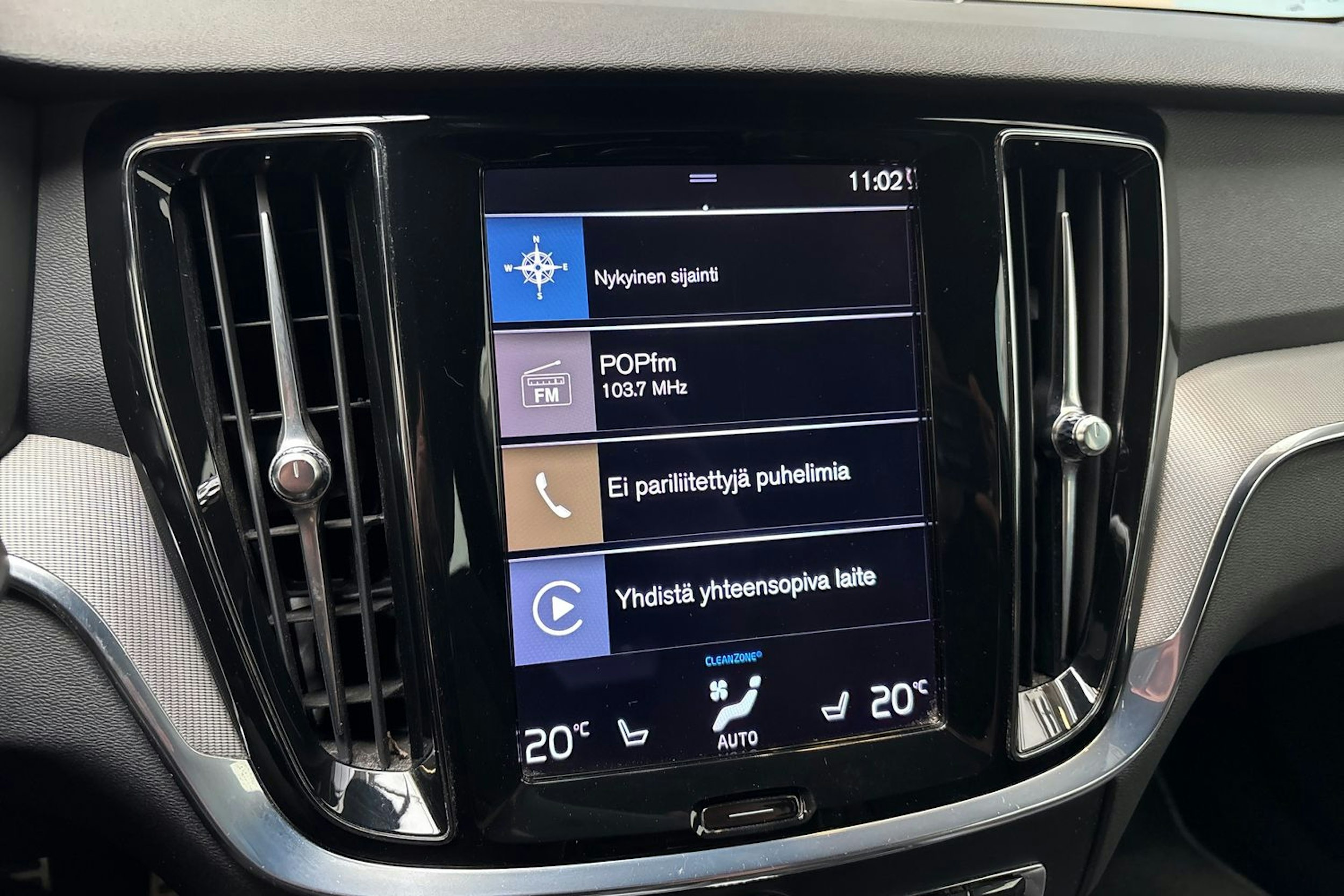 musta Volvo V60 2020 kuva 21.