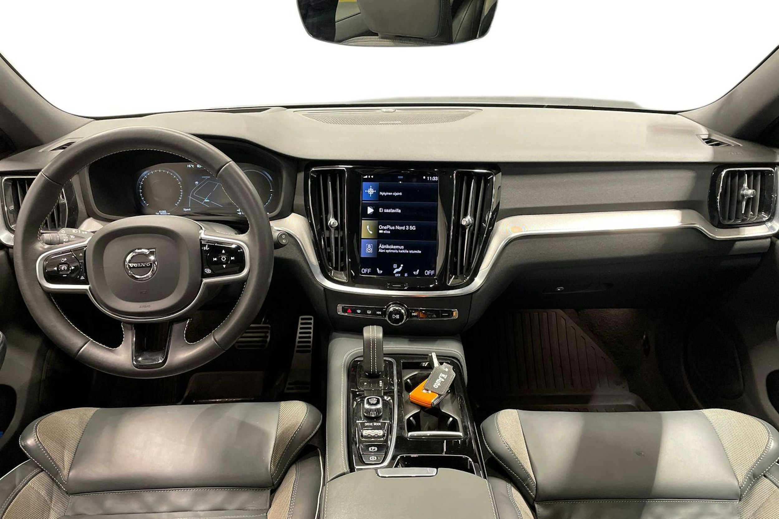 harmaa Volvo V60 2020 kuva 9.