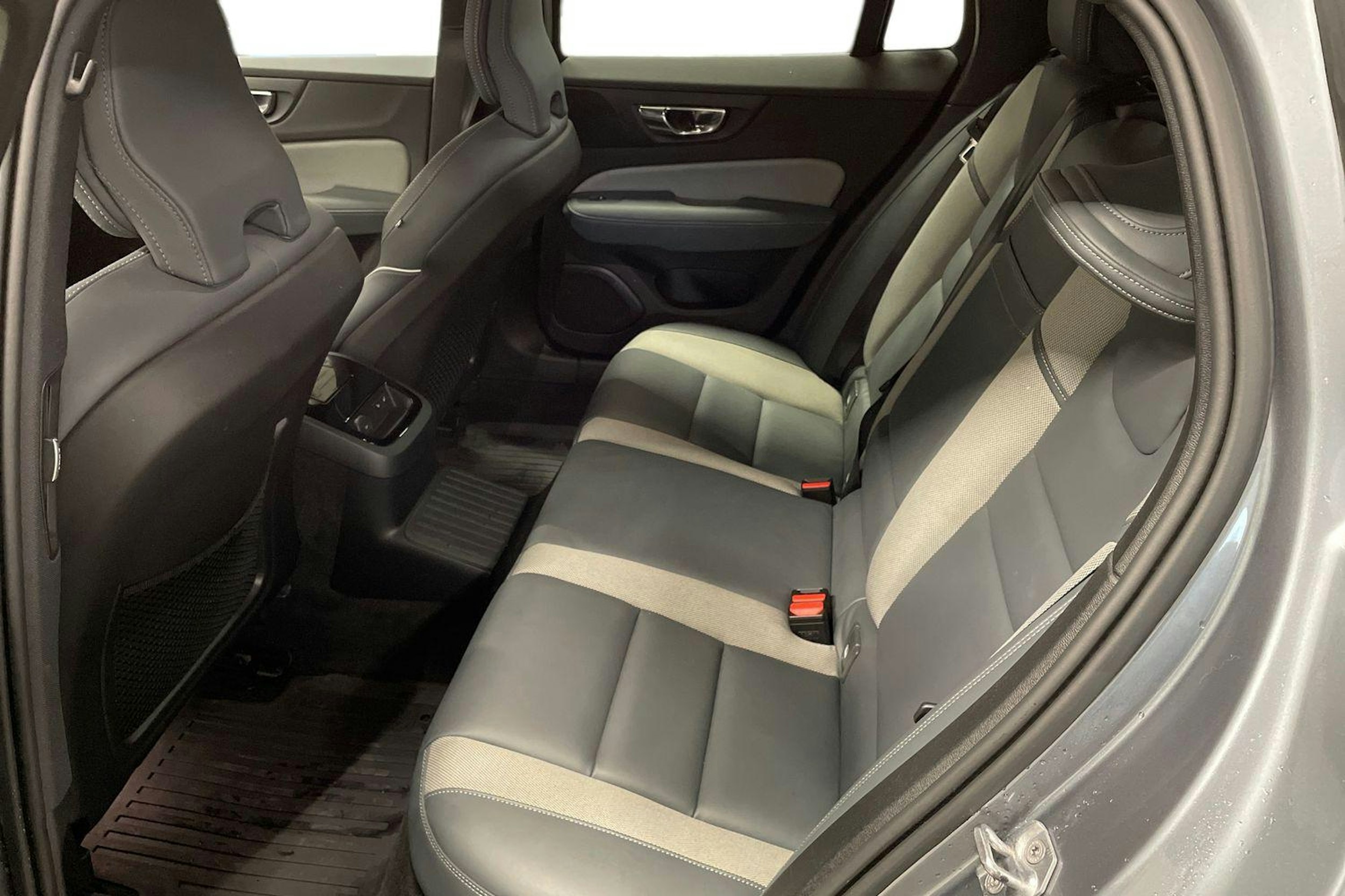 harmaa Volvo V60 2020 kuva 10.