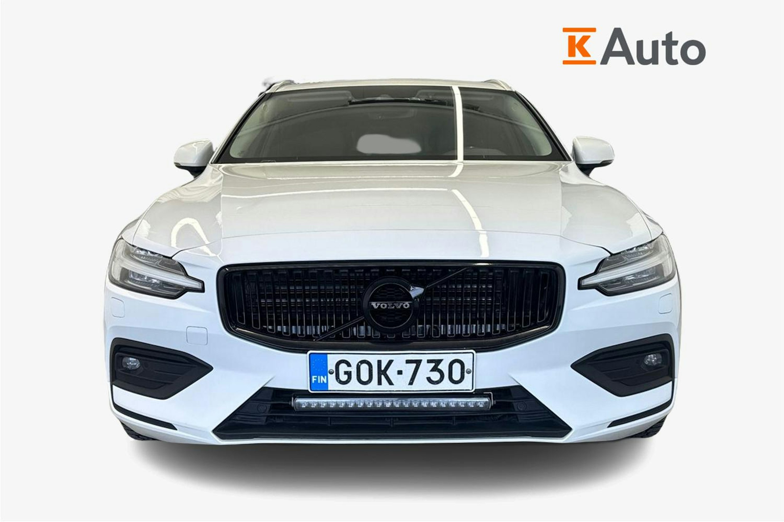 Valkoinen Volvo V60 2021 kuva 5.