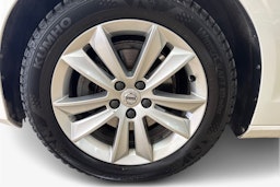 Valkoinen Volvo V60 2021 kuva 11.