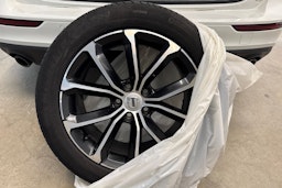 Valkoinen Volvo V60 2021 kuva 14.