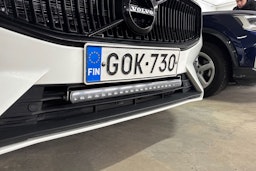 Valkoinen Volvo V60 2021 kuva 15.