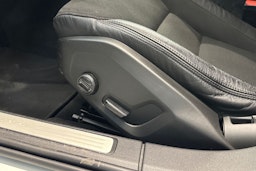 Valkoinen Volvo V60 2021 kuva 19.