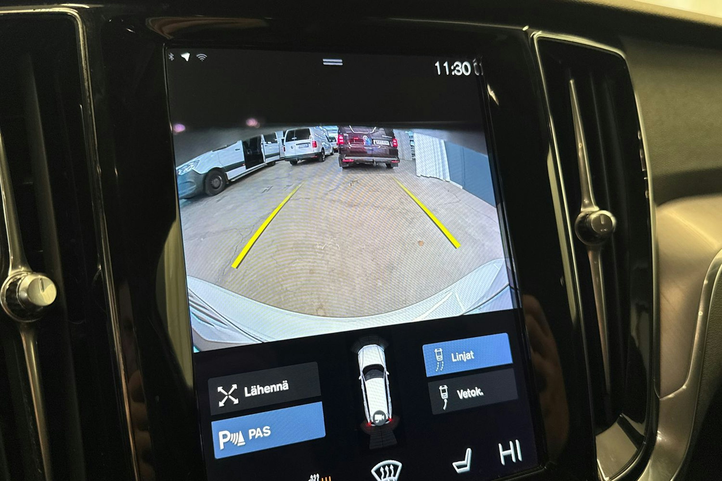 Valkoinen Volvo V60 2021 kuva 20.