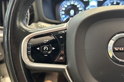 Valkoinen Volvo V60 2021 kuva 22.