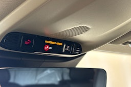 Valkoinen Volvo V60 2021 kuva 24.