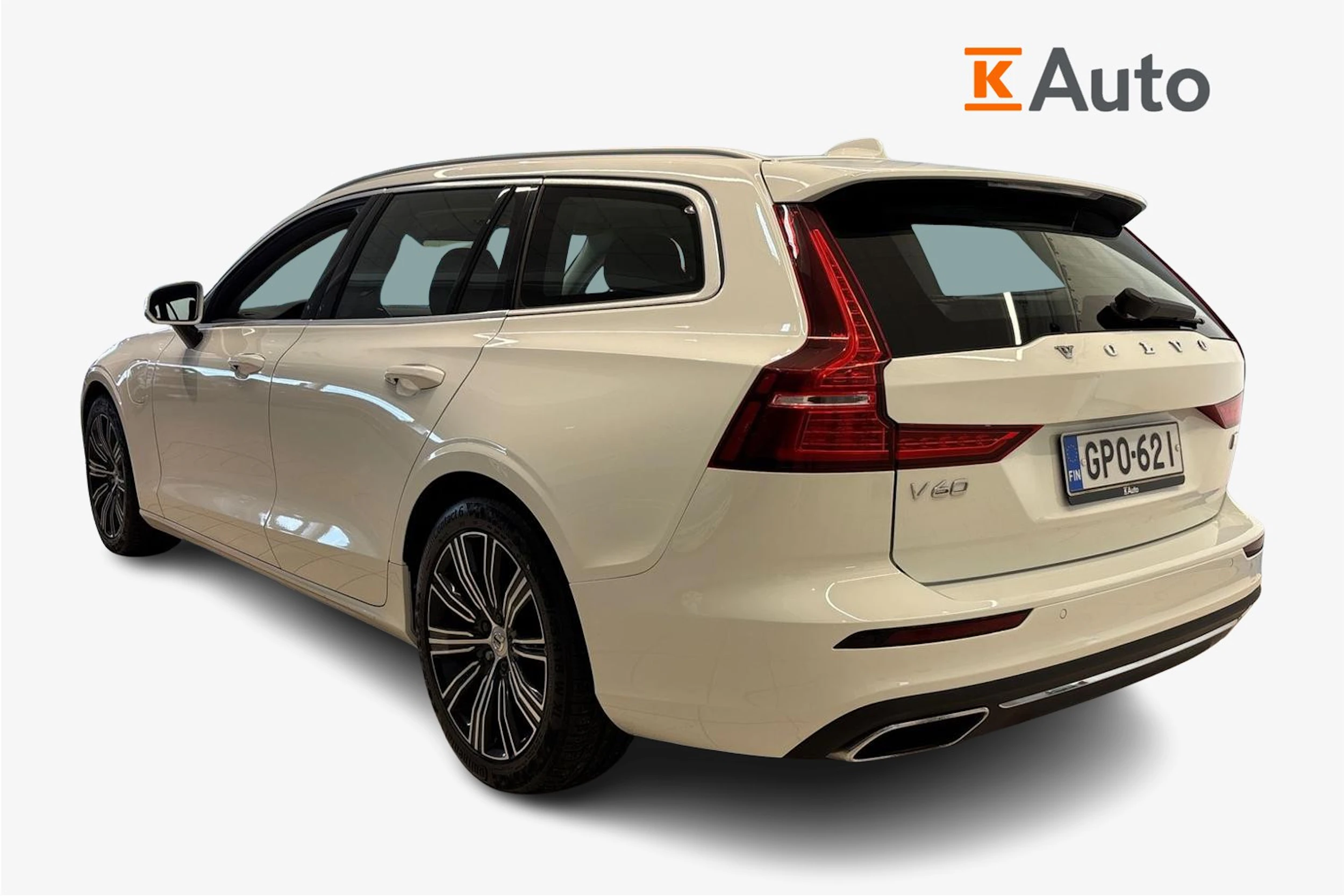 valkoinen Volvo V60 2021 kuva 2.