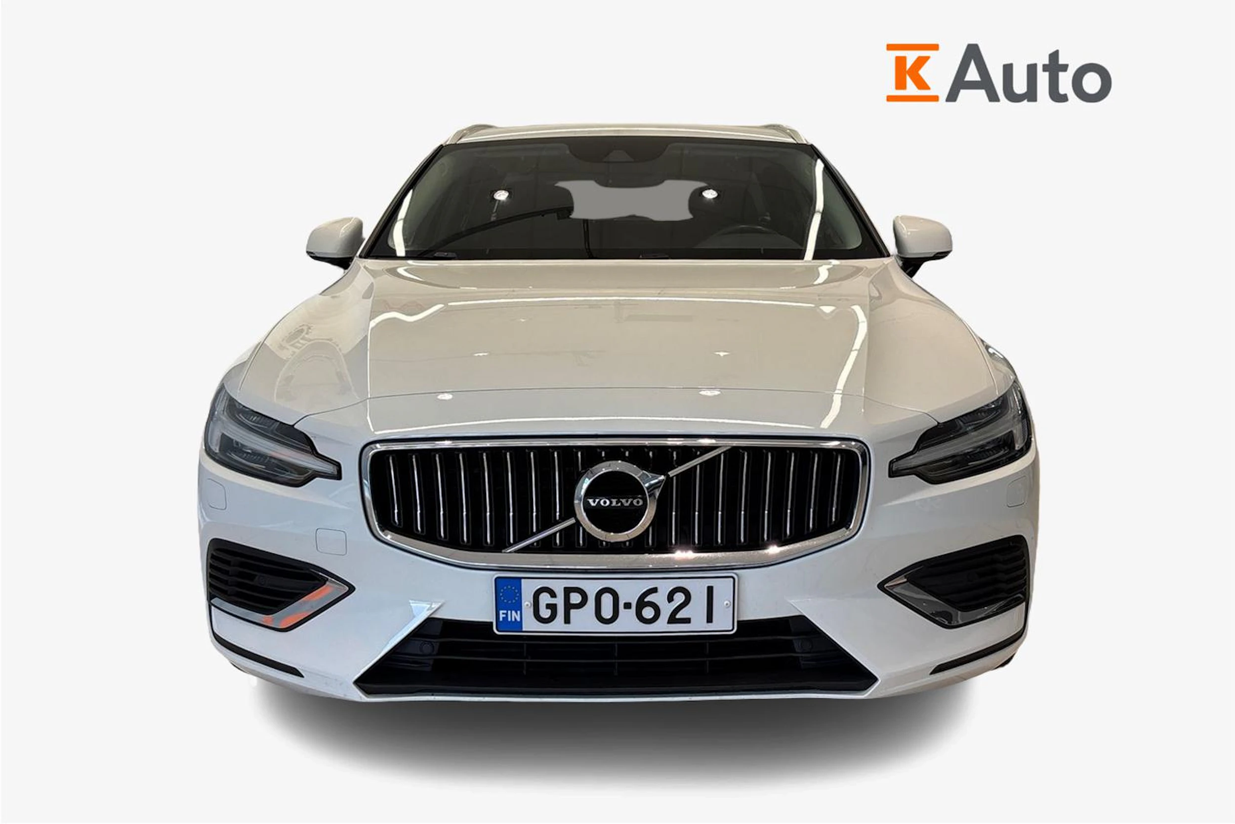 valkoinen Volvo V60 2021 kuva 4.