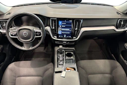 valkoinen Volvo V60 2021 kuva 7.