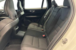 valkoinen Volvo V60 2021 kuva 8.