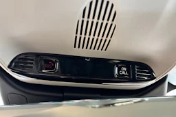 valkoinen Volvo V60 2021 kuva 22.