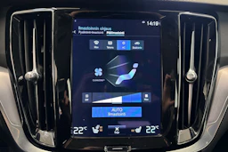 valkoinen Volvo V60 2021 kuva 27.