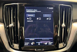 valkoinen Volvo V60 2021 kuva 29.