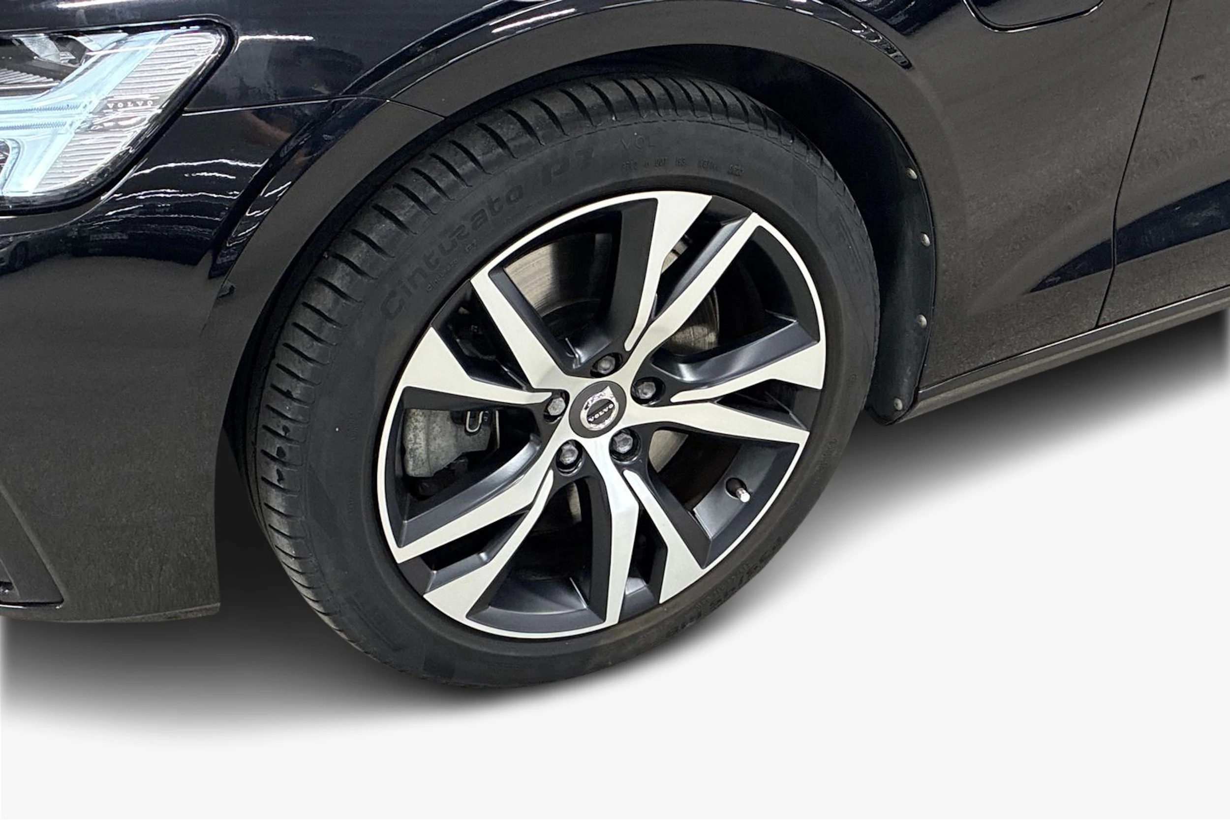 musta Volvo V60 2020 kuva 9.