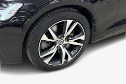 musta Volvo V60 2020 kuva 9.