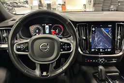 musta Volvo V60 2020 kuva 11.