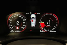 musta Volvo V60 2020 kuva 13.