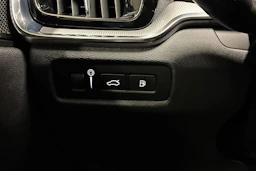 musta Volvo V60 2020 kuva 16.