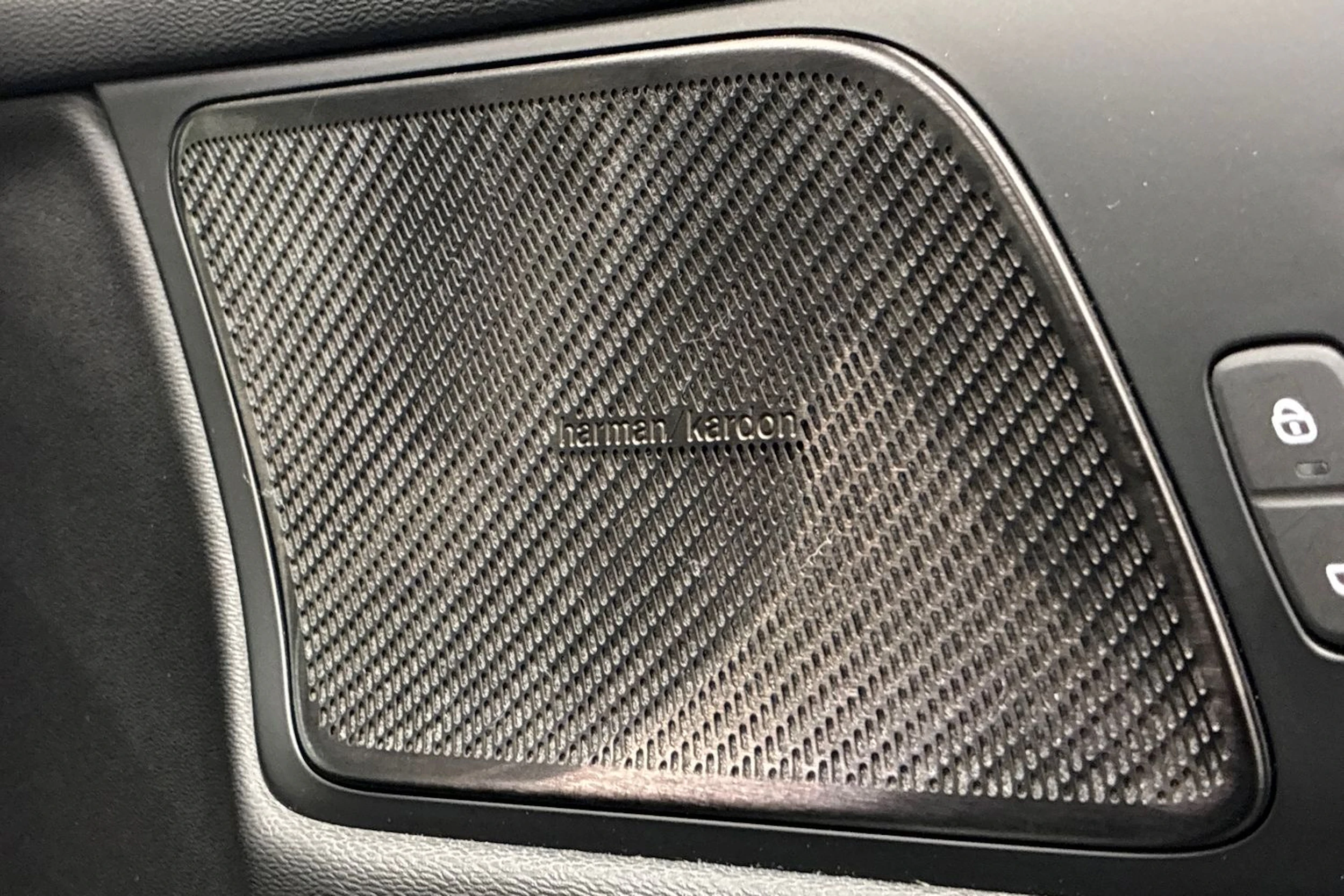 musta Volvo V60 2020 kuva 33.