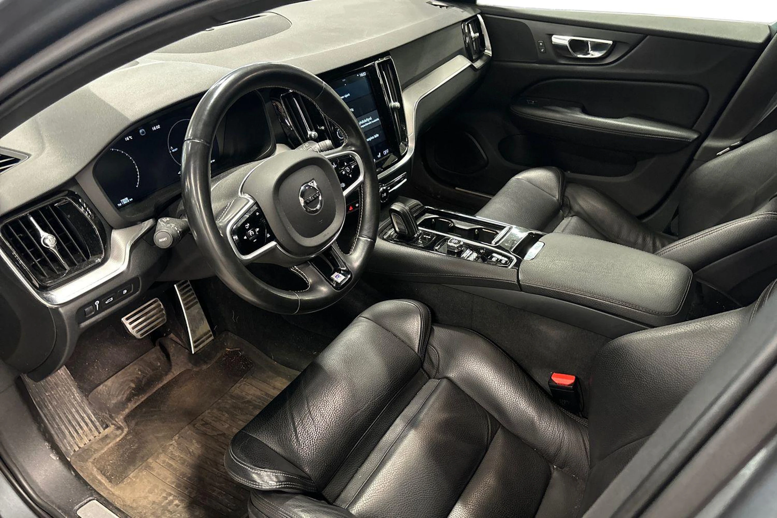 harmaa Volvo V60 2020 kuva 3.