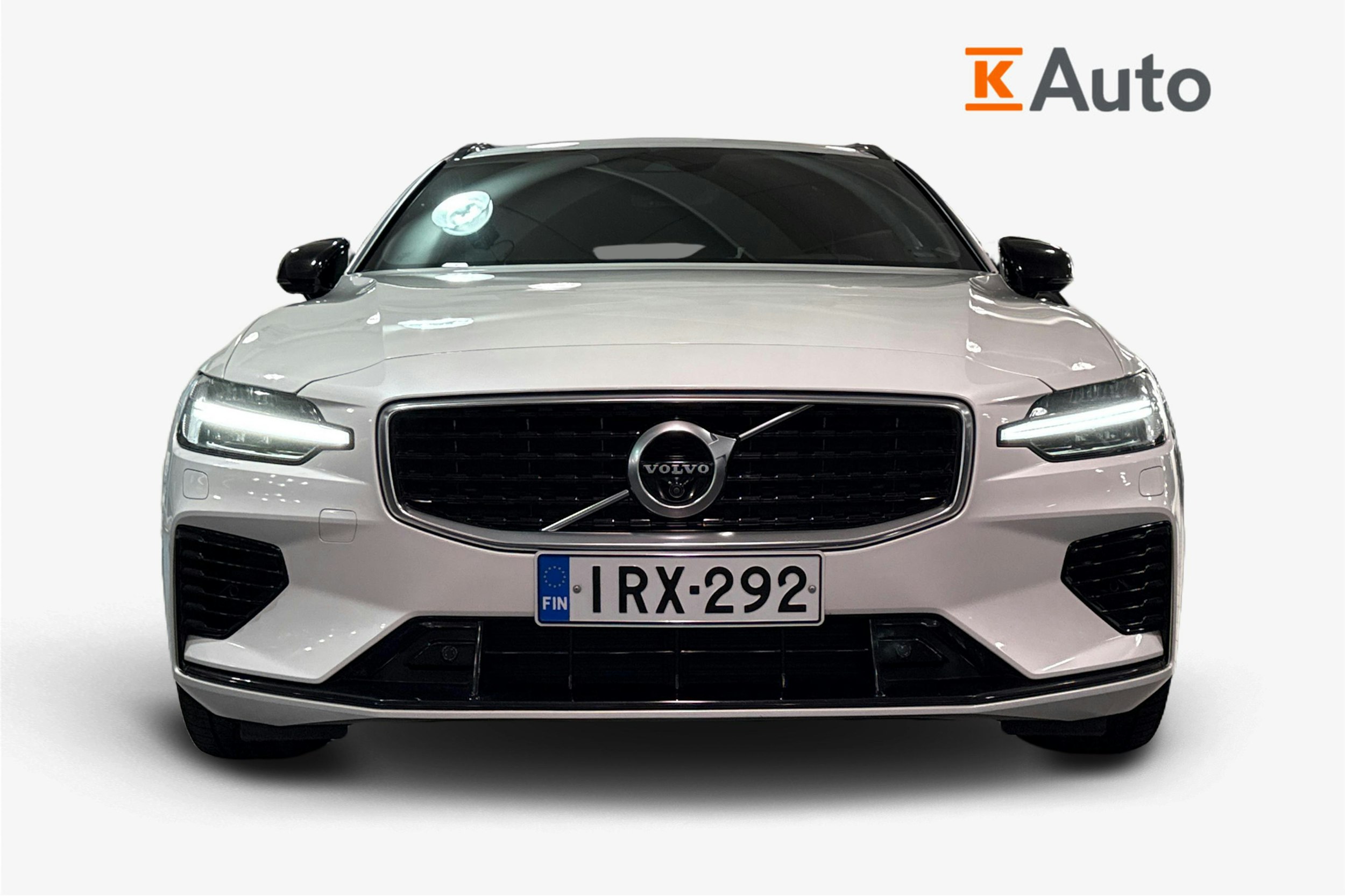 valkoinen Volvo V60 2020 kuva 5.