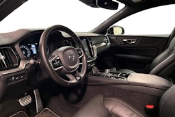 valkoinen Volvo V60 2020 kuva 7.