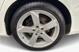 valkoinen Volvo V60 2020 kuva 11.