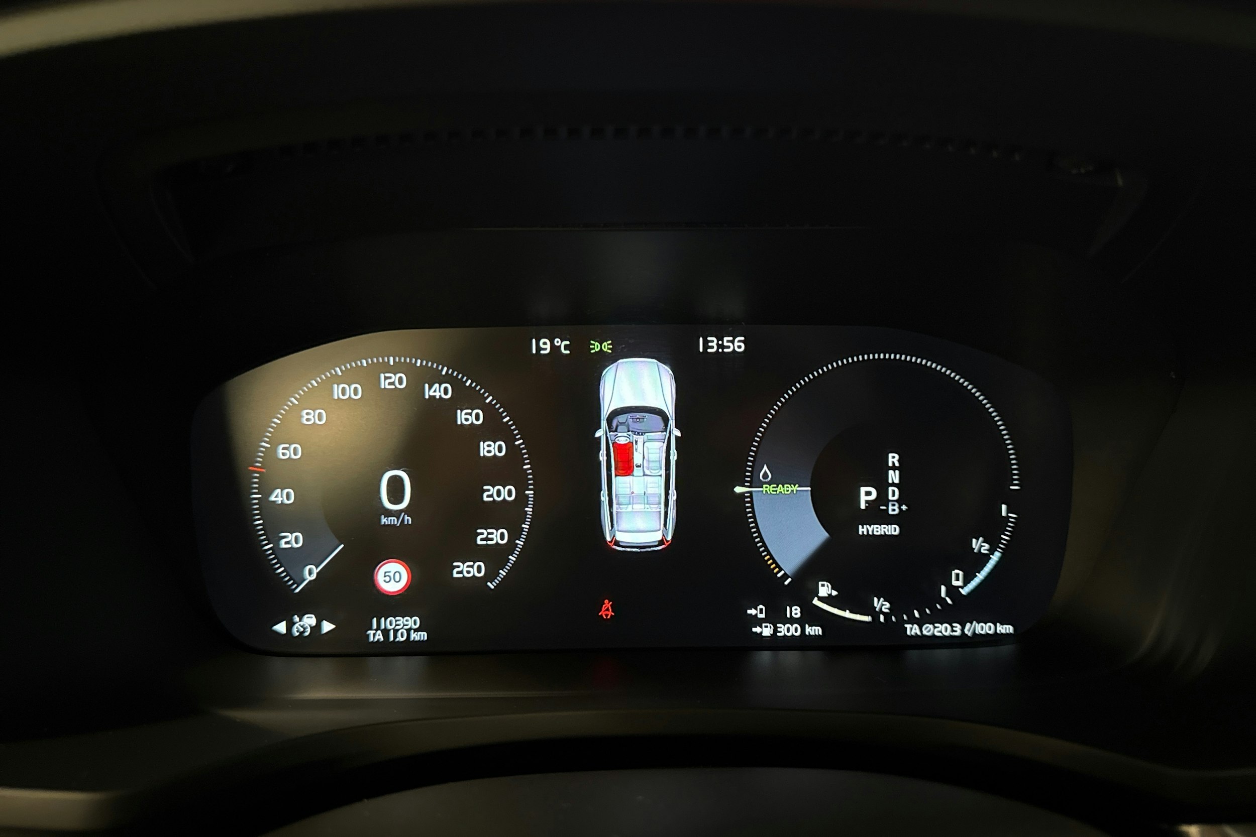 valkoinen Volvo V60 2020 kuva 14.