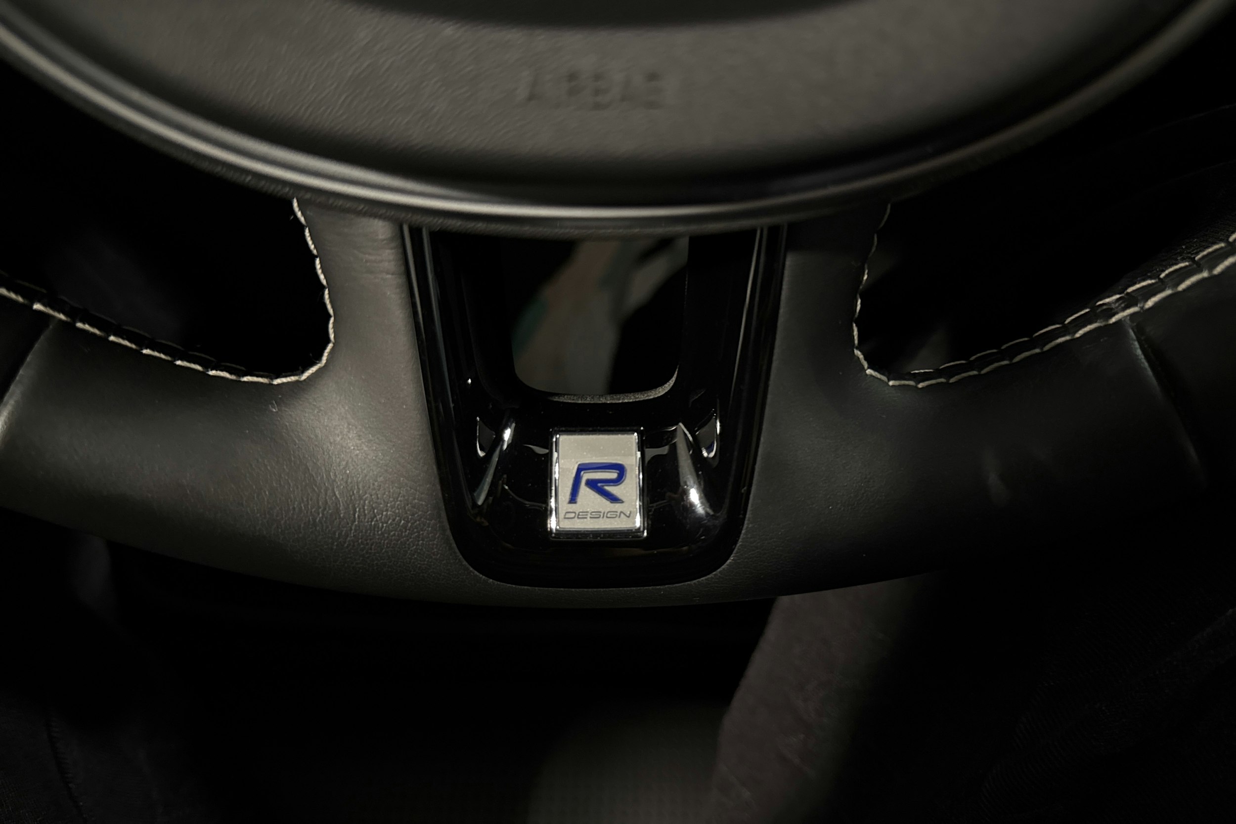 valkoinen Volvo V60 2020 kuva 17.