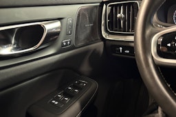 valkoinen Volvo V60 2020 kuva 19.