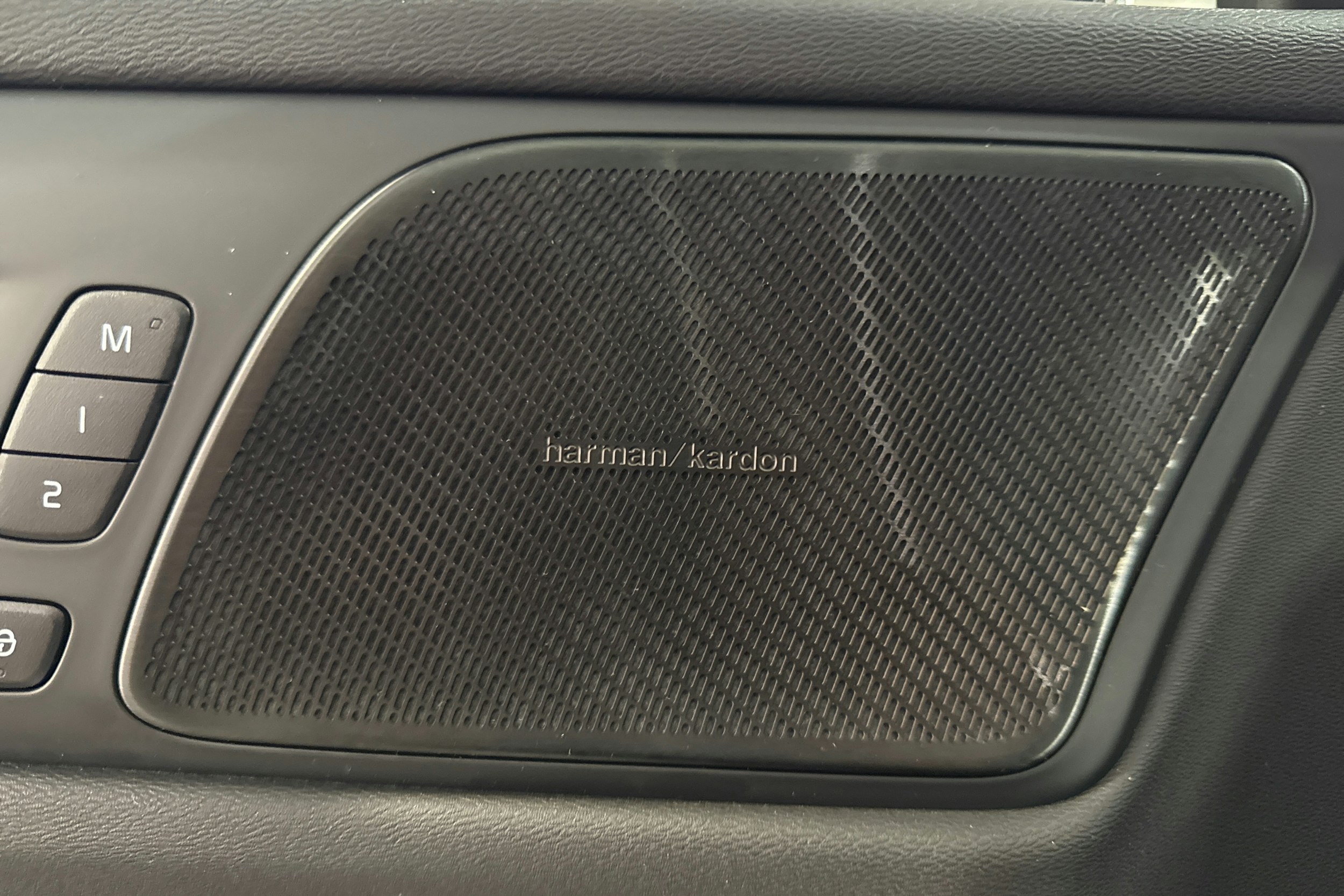 valkoinen Volvo V60 2020 kuva 20.