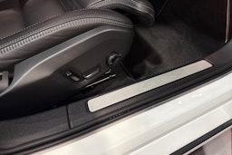 valkoinen Volvo V60 2020 kuva 26.