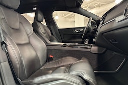 valkoinen Volvo V60 2020 kuva 27.