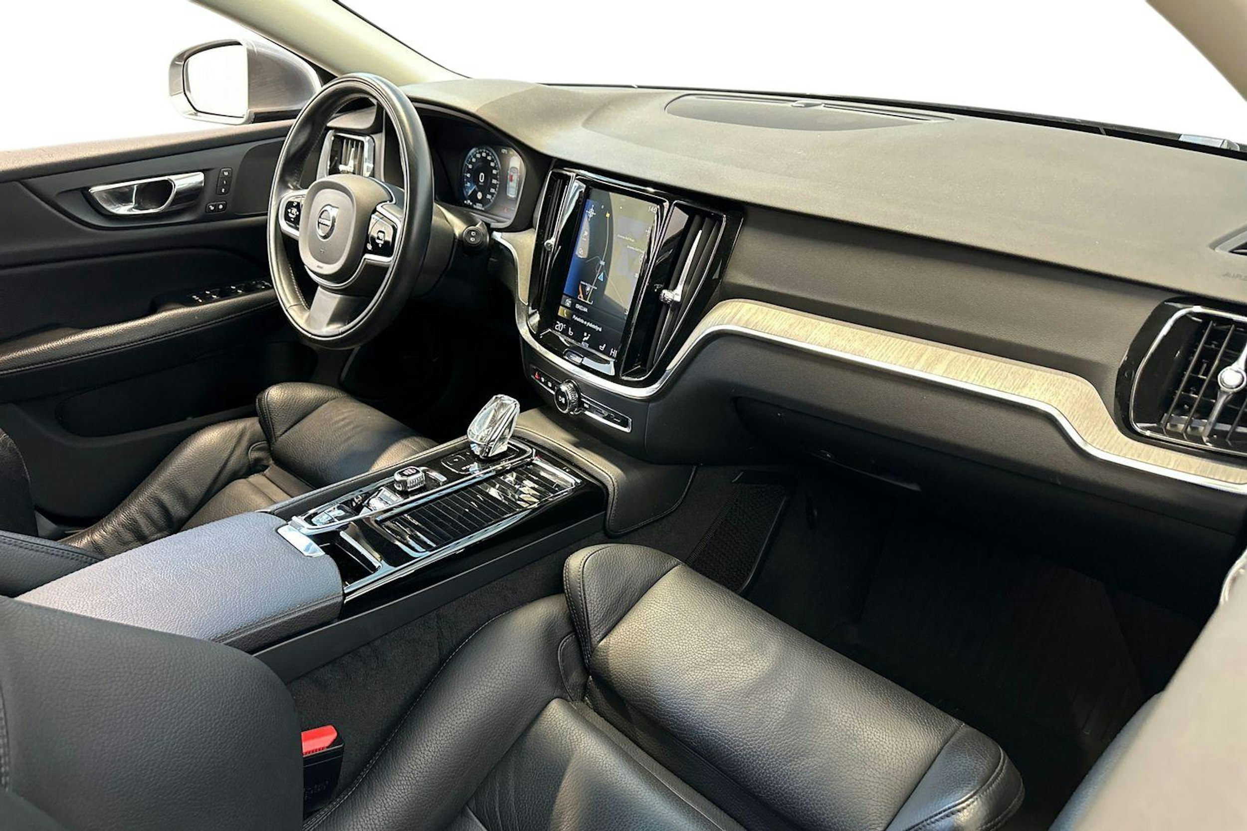 harmaa Volvo V60 2020 kuva 9.