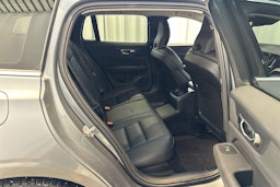 harmaa Volvo V60 2020 kuva 15.