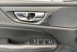 harmaa Volvo V60 2020 kuva 17.