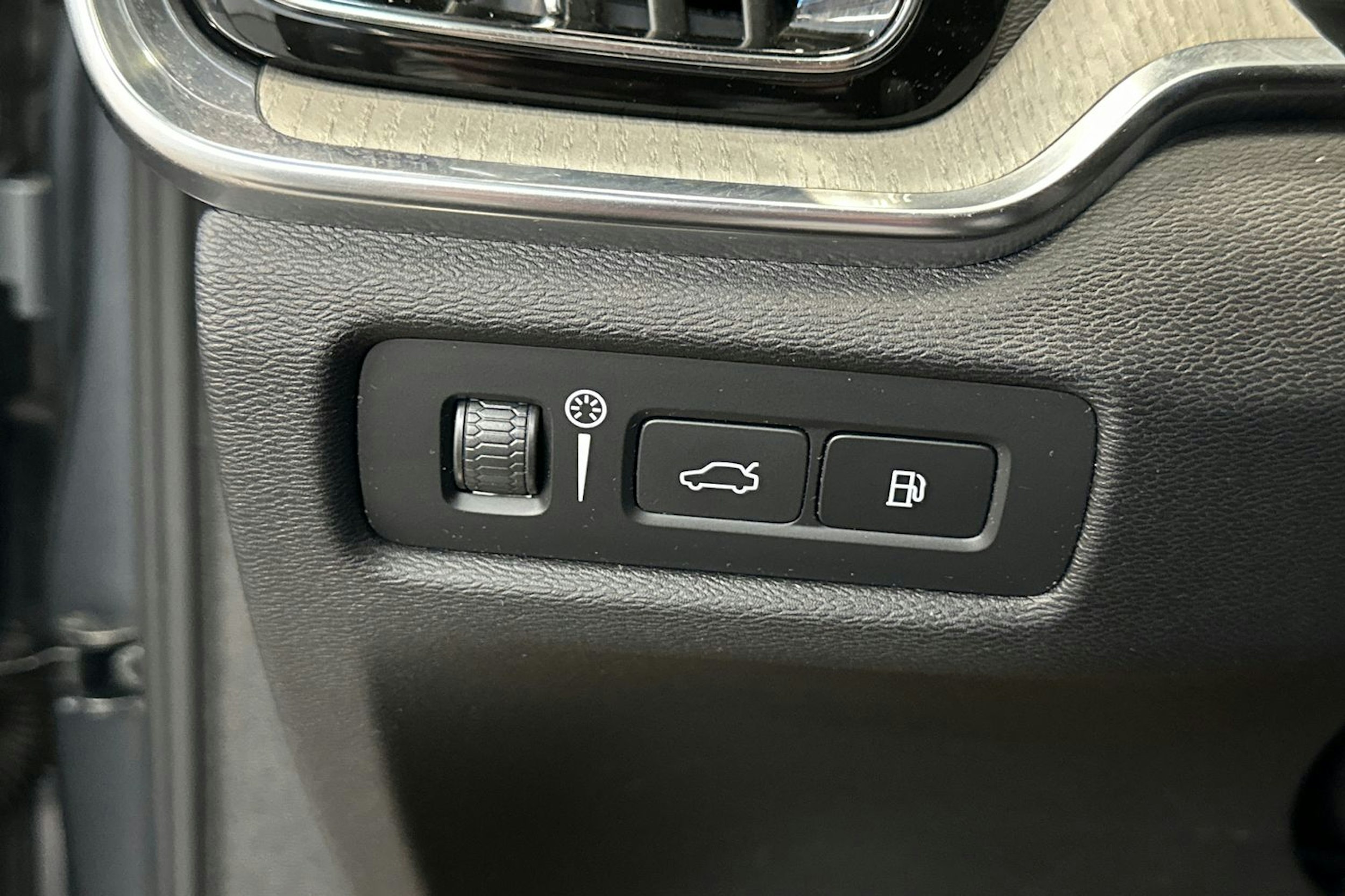 harmaa Volvo V60 2020 kuva 18.