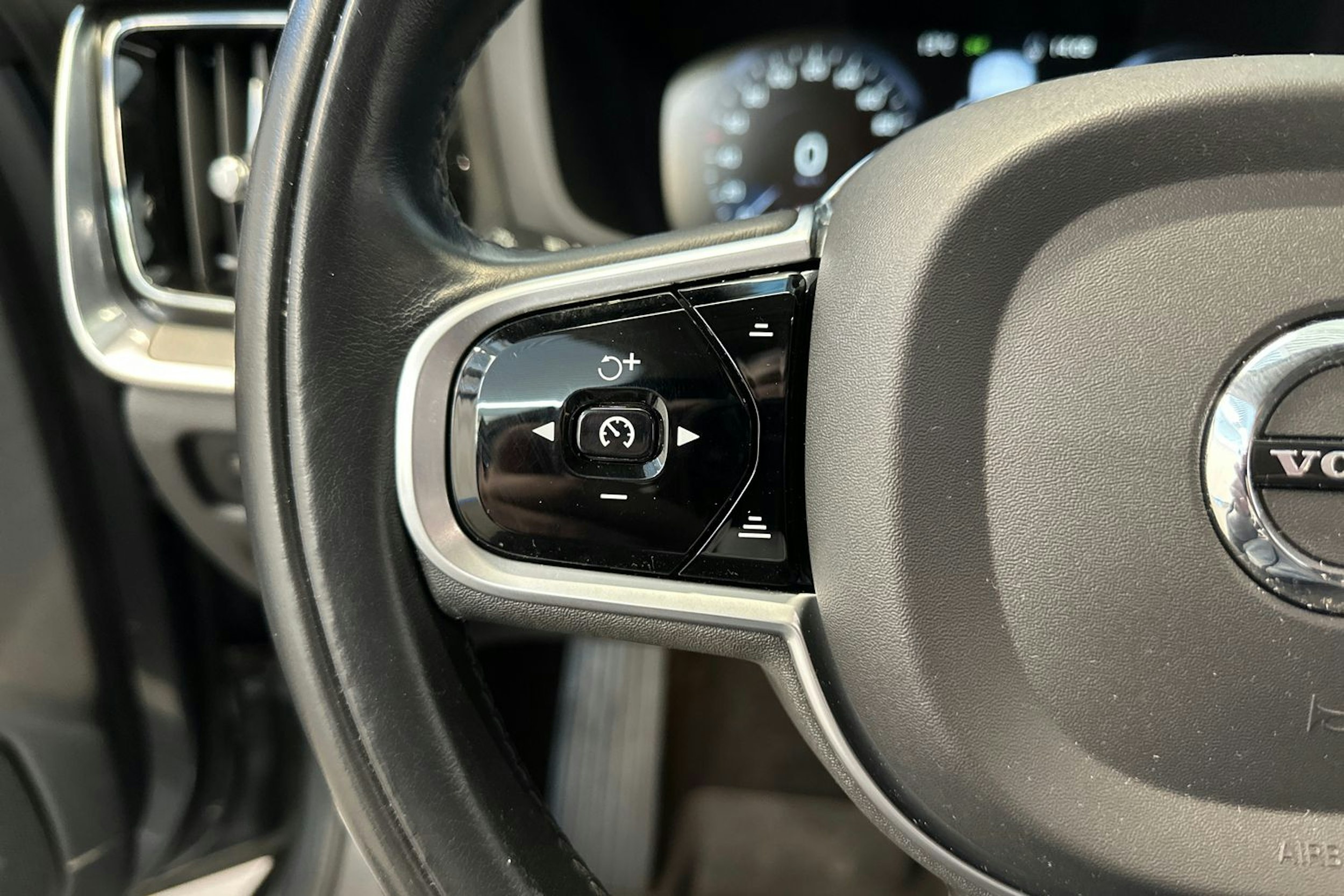 harmaa Volvo V60 2020 kuva 19.