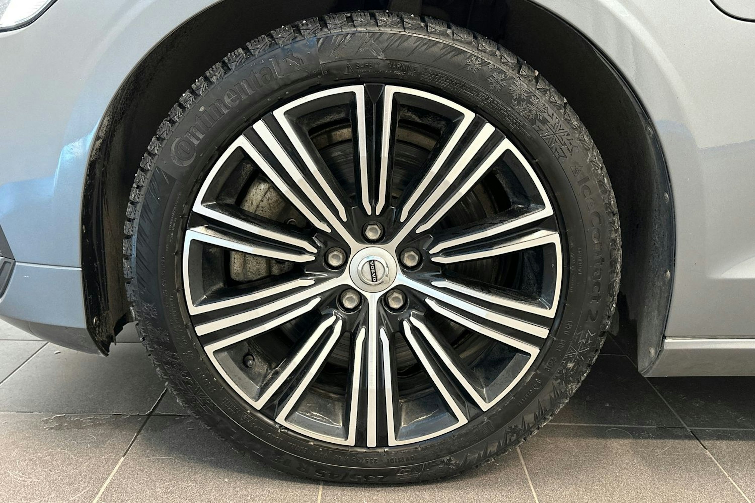 harmaa Volvo V60 2020 kuva 28.