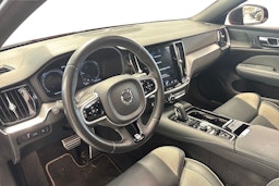 Punainen Volvo V60 2020 kuva 3.