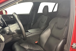 punainen Volvo V60 2020 kuva 12.