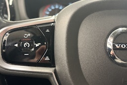 punainen Volvo V60 2020 kuva 20.