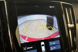 punainen Volvo V60 2020 kuva 24.