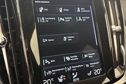 punainen Volvo V60 2020 kuva 26.