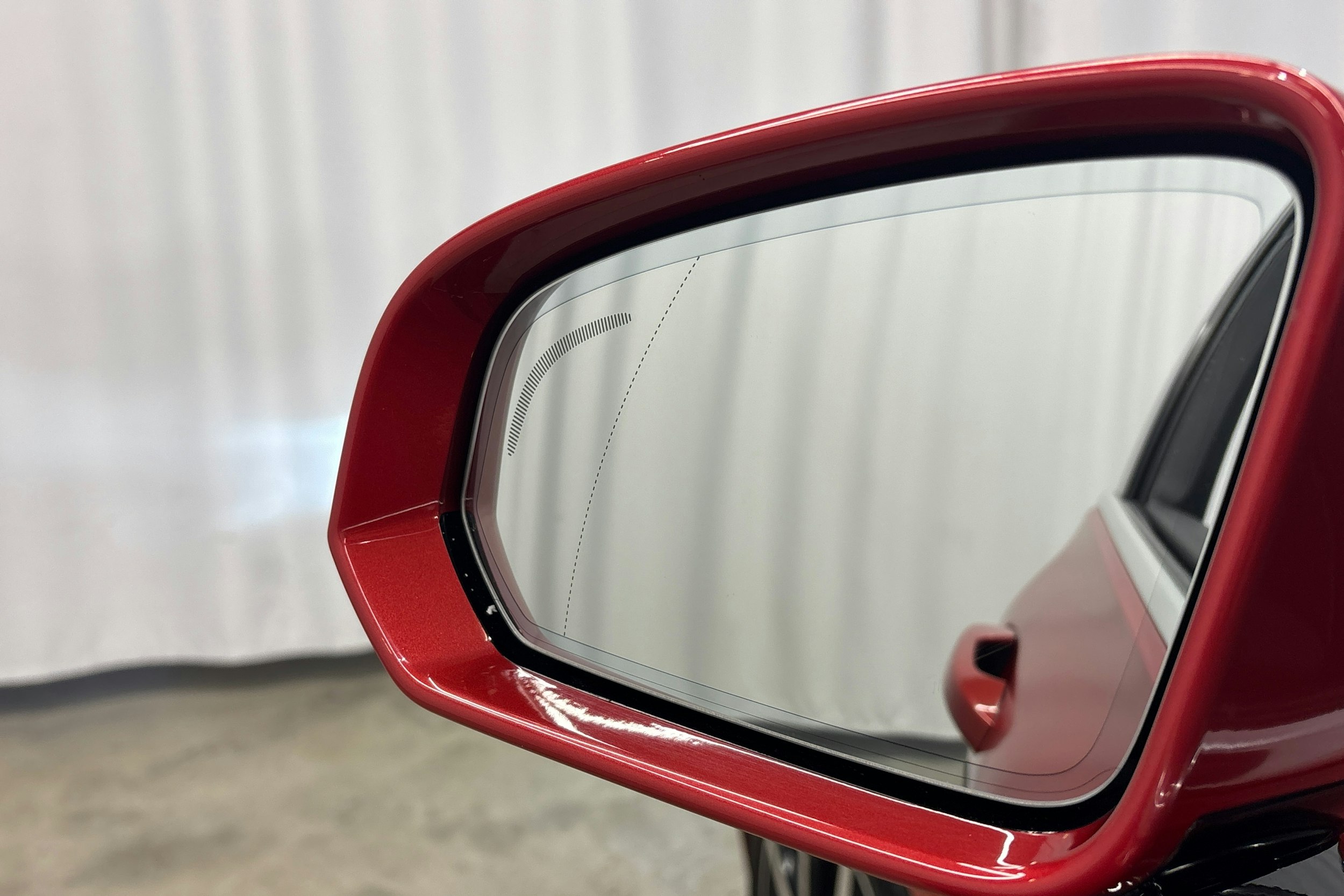 punainen Volvo V60 2020 kuva 33.