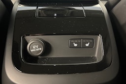 punainen Volvo V60 2020 kuva 36.