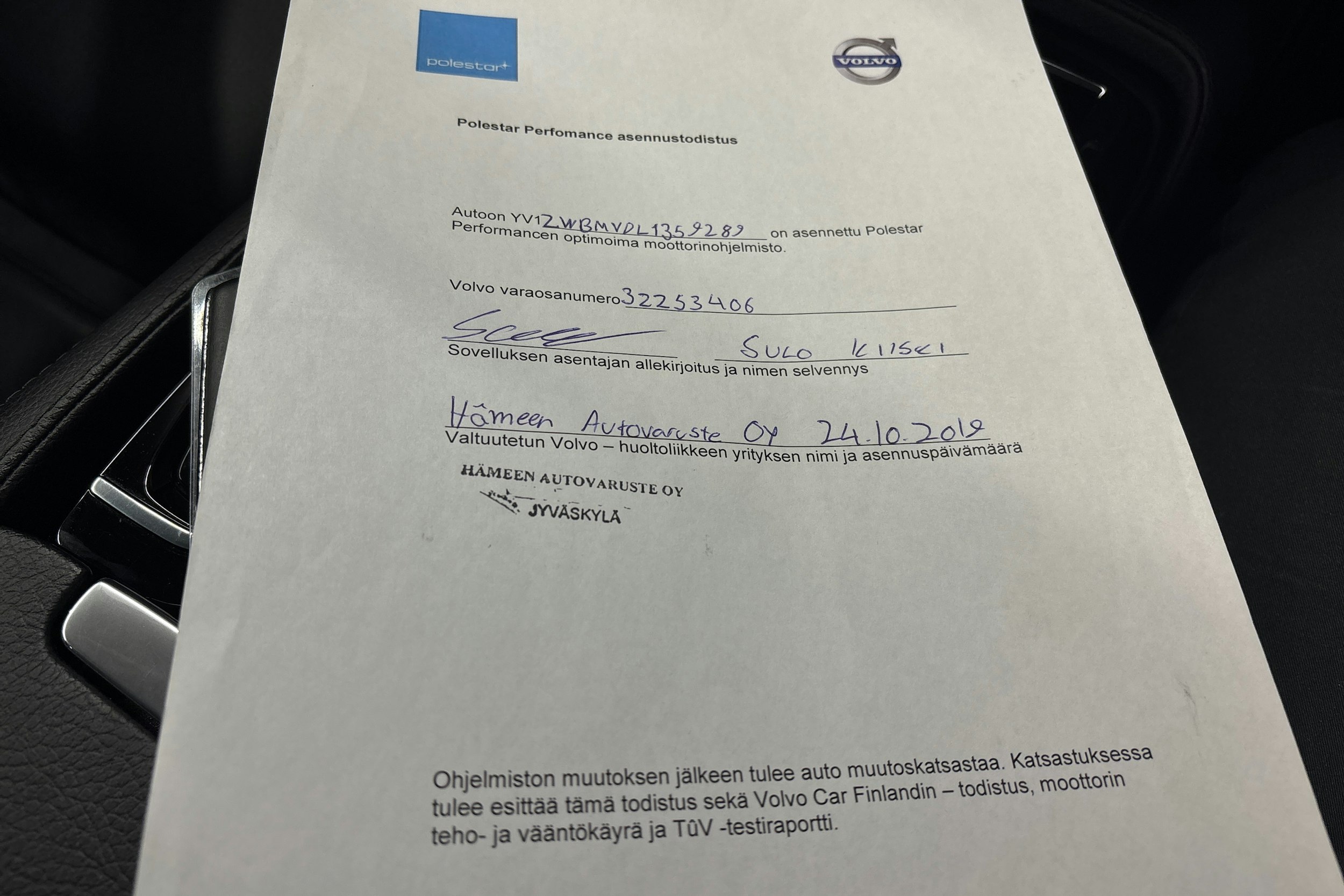 punainen Volvo V60 2020 kuva 39.