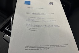 punainen Volvo V60 2020 kuva 39.